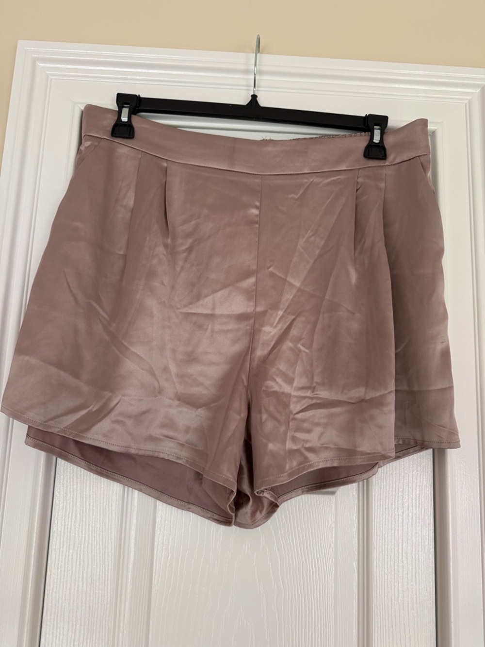 eesome Mauve Satin High-Waist Pleated Shorts